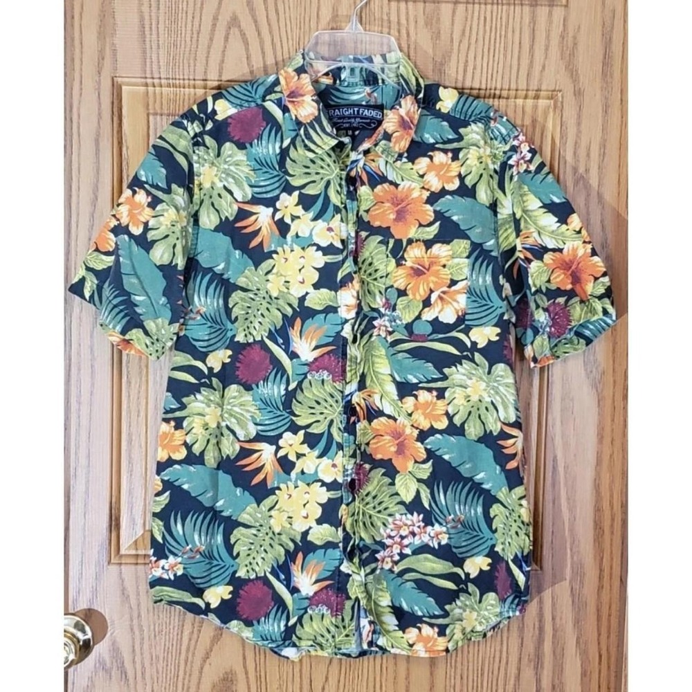 Hawaiian butoon down dress shirt. Short sleeve.